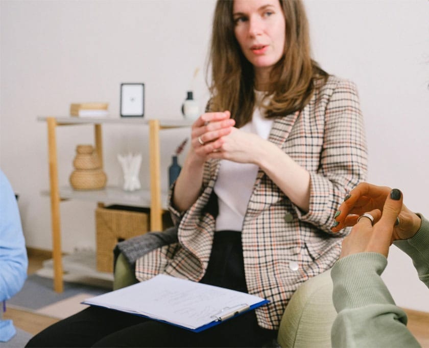 Zwei Frauen in Therapiesituation